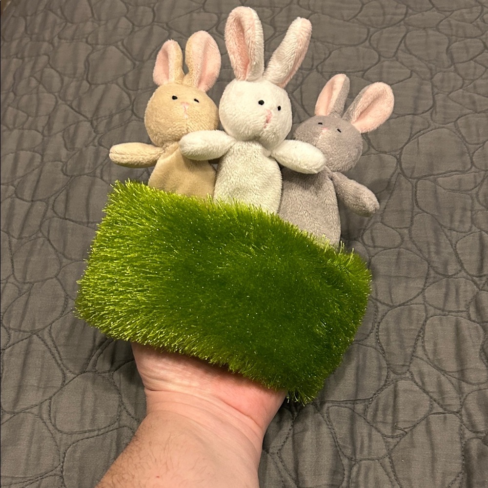 Three Rabbits Finger Puppets - Picture 6 of 6